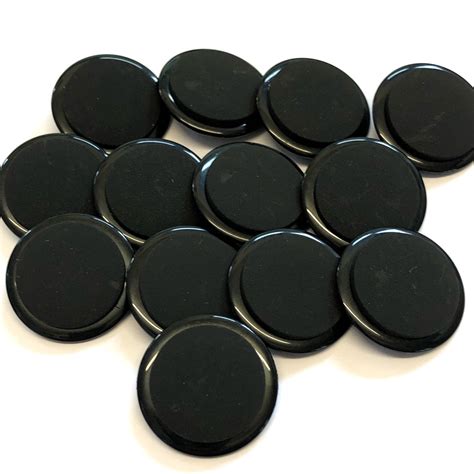 shank buttons black